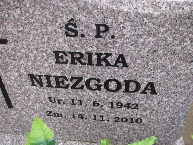 Erika Niezgoda 1942 Płowęż - Grobonet - Wyszukiwarka osób pochowanych